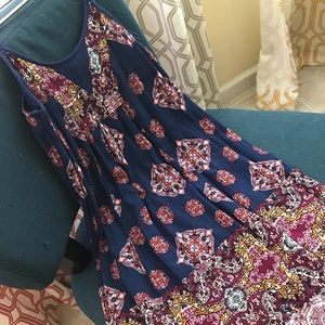 Sleeveless patterned dress